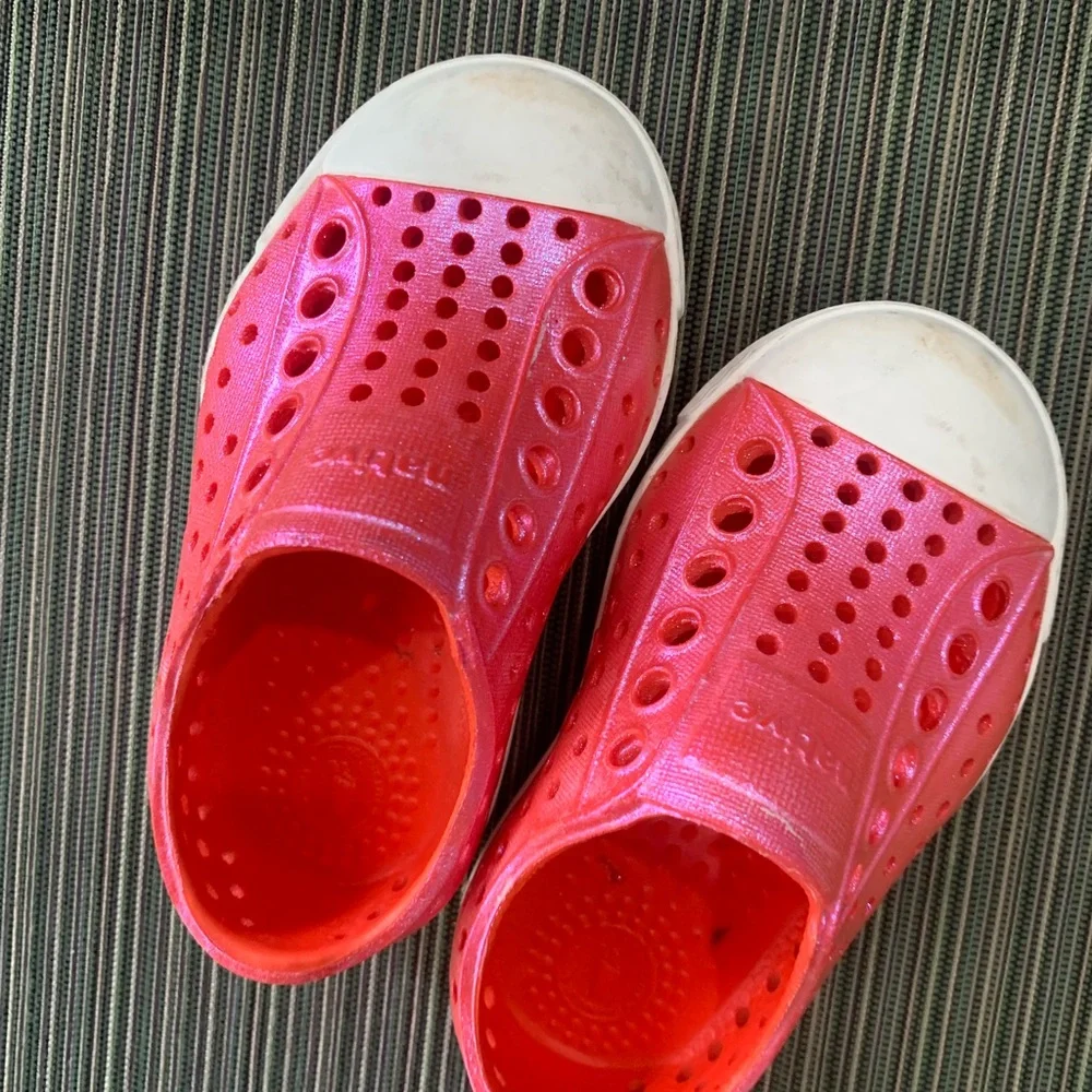Native Jefferson Lightweight Kids Shoes in Pink C4 baby water slip on beach
